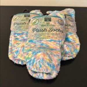 Earth Therapeutics Aloe Moisture Multicolor Pastel Plush Socks - Set of 3